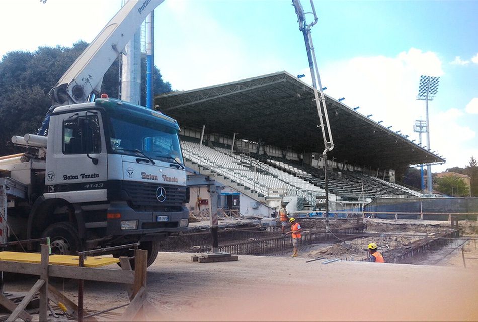 Costruzione tribune calcio Spal Ferrara