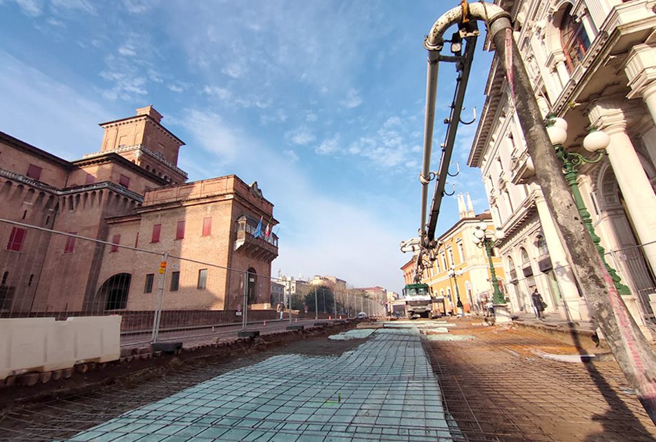 Pavimentazione piazza Castello a Ferrara